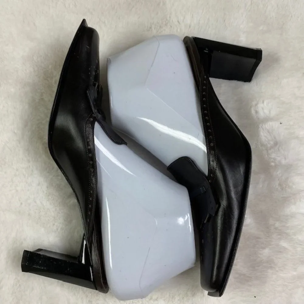 Stuart Weitzman Closed Toe Slide On Leather Heels,‎ size 7 N